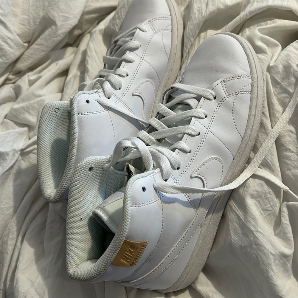White Nike high tops 🤍